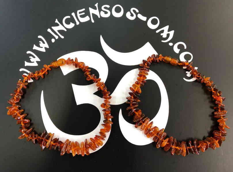 Collar ámbar oscuro